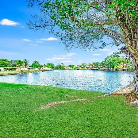 King Water View - No Extra Fees - Palm Wave Says Apartment